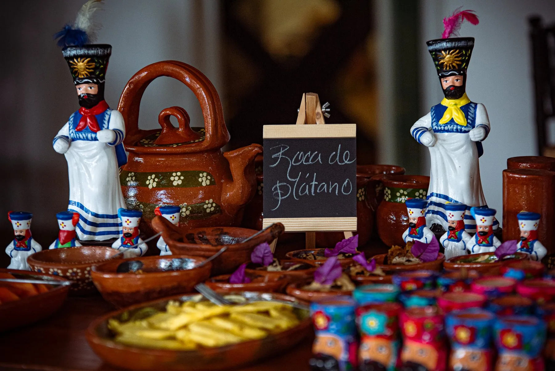 Mesa de sabores morelenses y vajilla artesanal